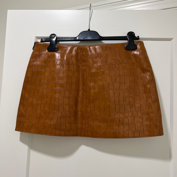 H&M Tan Croc-Embossed Mini Skirt - Picture 4 of 5